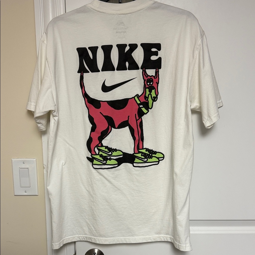 Nike SB Cream Short Sleeve Drip Dog Tee- Medium